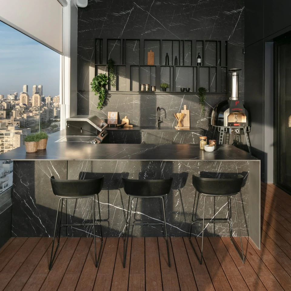 1-kitchen-project-with-black-marble-effect-porcelain-stoneware-slabs-by-atlas-plan-clamp_960_960_50