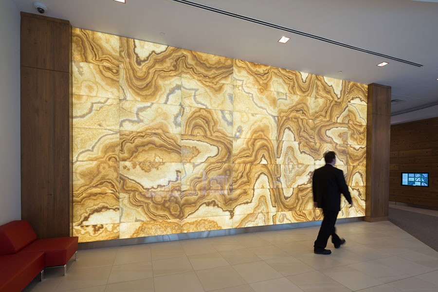 backlit-onyx-lobby-feature-wall-150-elgin-street-2-900x600